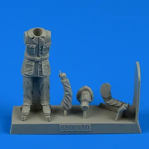 Aerobonus 1/35 WWII German Submarine Kriegsmarine Ceremony Officer #1 (Standing, Arms Behind) Kit