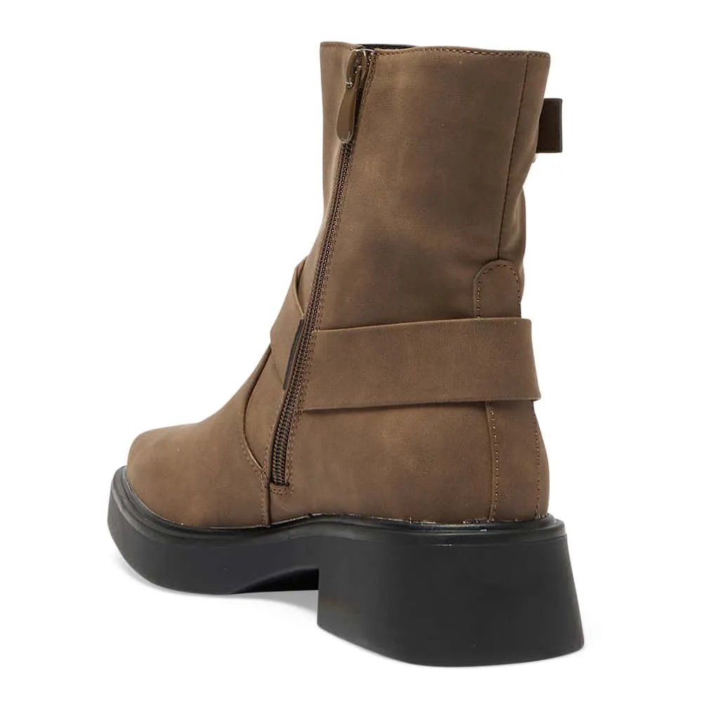 Ethan Boot in Brown Nubuck
