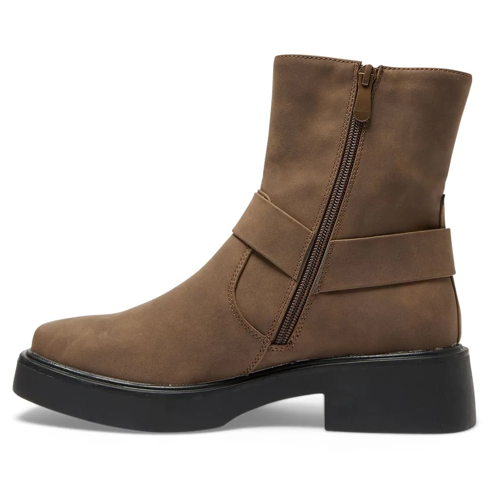 Ethan Boot in Brown Nubuck